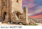 Arch of Hadrian in Gerasa (Jerash), Jordan. Against the background of a beautiful sky with clouds (2016 год). Стоковое фото, фотограф Владимир Журавлев / Фотобанк Лори
