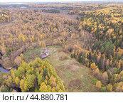 Церковь Алексия Человека Божьего. Храм в лесу (2021 год). Стоковое фото, фотограф Яковлев Сергей / Фотобанк Лори