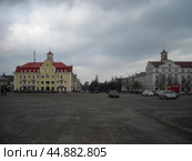 Красная площадь в центре города Чернигов, Украина. Панорама, пасмурный весенний день. Редакционное фото, фотограф Александр Кузнецов / Фотобанк Лори