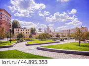 Район Хитровка, высотка на Котельнической,  Хитровский переулок, Хитровская площадь, Москва (2023 год). Стоковое фото, фотограф Baturina Yuliya / Фотобанк Лори