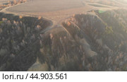 Mesmerizing scenic overlook showcasing a winding river and a vibrant autumn landscape. Стоковое видео, видеограф Jan Jack Russo Media / Фотобанк Лори