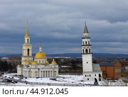 Собор Спаса Преображения и Невьянская наклонная башня, Невьянск, Свердловская область (2019 год). Стоковое фото, фотограф Алексей Иванов / Фотобанк Лори