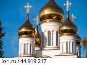 Russia, Pereslavl-Zalessky. St. Nicholas Monastery, Godenovsky Cross, St. Nicholas Cathedral on the summer day. The Forerunner Church. Стоковое фото, фотограф Photojuli / Фотобанк Лори