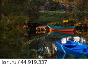 The Golden Ring of Russia, the city of Pereslavl-Zalessky. Fishing boats on the Trubezh River at dawn. Стоковое фото, фотограф Photojuli / Фотобанк Лори