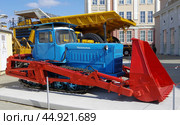 Гусеничный сельскохозяйственный трактор ПТЗ ДТ-75М "Казахстан". Музейный комплекс гражданской и военной техники УГМК, Верхняя Пышма (2024 год). Редакционное фото, фотограф Алексей Иванов / Фотобанк Лори