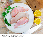 Unprepared chicken fillets on kitchen table. Стоковое фото, фотограф Яков Филимонов / Фотобанк Лори