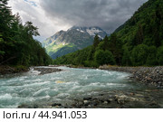 View of the Psysh River and the Amanauz-Bashi Mountain of the Northern Caucasus Mountains near the village of Arkhyz on a sunny summer day, Karachay-Cherkessia, Russia. Стоковое фото, фотограф Ula Ulachka / Фотобанк Лори