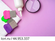 Anti lice combs and towel on pink background. Стоковое фото, фотограф Сергей Толмачёв / Фотобанк Лори