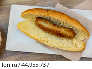 Sandwich bocadillo with fried bratwurst sausage on plate. Стоковое фото, фотограф Яков Филимонов / Фотобанк Лори