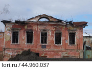 Руины доходного дома купца Войтехова. Невьянск, улица Кирова, 16 (2019 год). Стоковое фото, фотограф Алексей Иванов / Фотобанк Лори