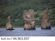 Камчатка, Авачинская бухта. Скалы в воде. Стоковое фото, фотограф Николай Гернет / Фотобанк Лори