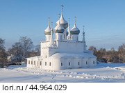 Вид на старинный Крестовоздвиженский собор (1658г.) морозным январским днем. Тутаев (Романов-Борисоглебск). Ярославская область (2024 год). Стоковое фото, фотограф Виктор Карасев / Фотобанк Лори