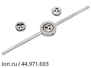 Набор инструментов для нарезания резьбы на белом фоне. Instrument for cutting of screw-thread. Стоковое фото, фотограф Татьяна Д / Фотобанк Лори