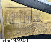 План Санкт-Петербкрга в 1725 году. Фрагмент мемориала Петру Первому. Фрагмент аллеи героев российского флота. Музейно-исторический парк «Остров фортов». Город Кронштадт, Россия. Редакционное фото, фотограф Щеголева Ольга / Фотобанк Лори