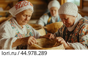 Русские женщины плетут корзины из бересты - традиционное ремесло и культура. Стоковое AI-изображение, AI-художник ФотоИнтеллект / Фотобанк Лори