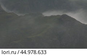 Time-lapse video of morning mist in the Altai mountains. Fog is floating over the slopes of mountain ridges. Zoom effect. Стоковое видео, видеограф Сергей Пристяжнюк (Serg Zastavkin) / Фотобанк Лори