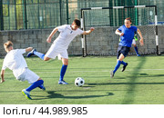 Junior football teams having scrimmage. Стоковое фото, фотограф Яков Филимонов / Фотобанк Лори