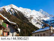 Snowy winter in Argentiere Chamonix Mont Blanc, mountain ski resort in Alps. Стоковое фото, фотограф Яков Филимонов / Фотобанк Лори