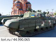 Трофейный украинский танк Т-64БМ «Булат» выпуска 2017 года. Площадь Павших Борцов, Волгоград, Россия. Редакционное фото, фотограф Андрей Цыганков / Фотобанк Лори