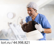 cosmetologist effectively removed. Стоковое фото, фотограф Яков Филимонов / Фотобанк Лори