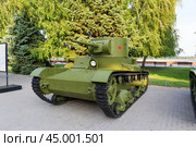 Лёгкий танк Т-26, участник Сталинградской битвы, на территории музея. Волгоград, музей-панорама Сталинградская битва, Россия. (2021 год). Редакционное фото, фотограф Андрей Цыганков / Фотобанк Лори
