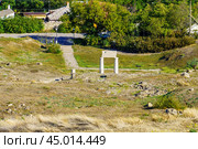 Колоннада пританея в древнем Пантикапее. Керчь. Пейзаж. Крым. Стоковое фото, фотограф Владимир Шибаев / Фотобанк Лори