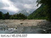 View of the Psysh River and the Amanauz-Bashi Mountain of the Northern Caucasus Mountains near the village of Arkhyz on a sunny summer day, Karachay-Cherkessia, Russia. Стоковое фото, фотограф Ula Ulachka / Фотобанк Лори