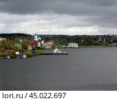 Паром-теплоход "СП-2" у пристани "Добрянка", Пермский край. Редакционное фото, фотограф Алексей Иванов / Фотобанк Лори