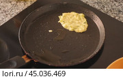 On plate are vegetable pancakes made from grated zucchini. Стоковое видео, видеограф Яков Филимонов / Фотобанк Лори