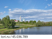Park Shishkin Ponds and Spassky Cathedral, Yelabuga, Russia. View from river Toyma. (2024 год). Стоковое фото, фотограф Ирина Кононова / Фотобанк Лори