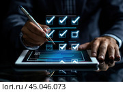 Мужчина с планшетом и проекцией чек листа. Стоковое AI-изображение, AI-художник Александр Жуков / Фотобанк Лори
