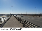 Road on Voroshilovsky bridge in Rostov-on-Don, Russia (2021 год). Редакционное фото, фотограф Elena Odareeva / Фотобанк Лори