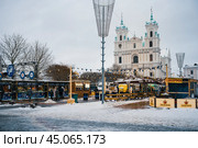 Новогодняя ярмарка на площади в Гродно, Беларусь. Редакционное фото, фотограф Александр Салук / Фотобанк Лори