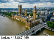 Пейзажная фотография Лондона с высоты птичьего полёта. Вид на Биг-Бен. Стоковое AI-изображение, AI-художник Максим Коломыченко / Фотобанк Лори