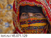 Portrait of a woman wearing a traditional niqab covering her face. Стоковое AI-изображение, AI-художник Иван Рябоконь / Фотобанк Лори