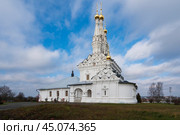 View of the Odigitrievsky Church on the territory of the Vyazma Ioanno-Predtechensky Monastery on a sunny day with clouds, Vyazma, Smolensk region, Russia. Стоковое фото, фотограф Ula Ulachka / Фотобанк Лори