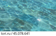 The water in the pool shimmers in the sun. The blue texture of the pool water. Вода в бассейне переливается на солнце. Стоковое видео, видеограф Ольга Петрова-Апостолова / Фотобанк Лори