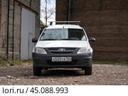 KRASNOYARSK, RUSSIA - September 10, 2024: White Lada Largus. Редакционное фото, фотограф Плотников Дмитрий / Фотобанк Лори