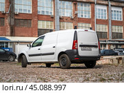 KRASNOYARSK, RUSSIA - September 10, 2024: White Lada Largus. Редакционное фото, фотограф Плотников Дмитрий / Фотобанк Лори