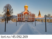У входа в старинный Валдайский Иверский монастырь январским днем. Новгородская область (2024 год). Стоковое фото, фотограф Виктор Карасев / Фотобанк Лори