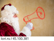 Santa Claus shouting through drawn megaphone. Стоковое фото, фотограф yarruta / Фотобанк Лори