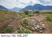 Ancient burials in the Altai mountains on terrace of the Katun and Bolshoy Yaloman rivers. (2023 год). Стоковое фото, фотограф Сергей Пристяжнюк (Serg Zastavkin) / Фотобанк Лори