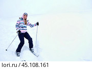 Девушка на снежном склоне. Катание на лыжах, зима, спорт. Стоковое фото, фотограф Терехова Марина / Фотобанк Лори
