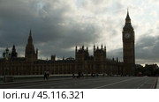 London landmark - The Palace of Westminster, captured at sunset. Лондонская достопримечательность - Вестминстерский дворец, снятый на закате. Редакционное видео, видеограф Валерий Тесаков / Фотобанк Лори