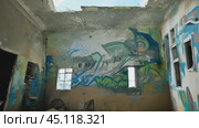 Camera panning up revealing damaged roof in abandoned building. Стоковое AI-видео, аниматор Данил Руденко / Фотобанк Лори