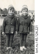 Девочки близнецы, СССР, 1970-е гг. Стоковое фото, фотограф Retro / Фотобанк Лори