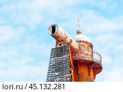 Нижний створный маяк "Кронштадтский", бывший "Николаевский". Верхужка с трубой и флюгером. Кронштадт. Санкт-Петербург (2016 год). Стоковое фото, фотограф Ольга Визави / Фотобанк Лори