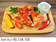 Шашлык. Мясопродукты. Полуфабрикаты. Мясо. Свинина. Говядина. Кухня. Ресторан. Кафе. Приготовление. Ужин. Стол. Стейк. Пища. Стоковое фото, фотограф Владимир Зыбин / Фотобанк Лори