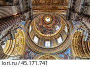 Интерьер церкви Sant'Agnese in Agone. Пьяцца Навона, Рим, Италия (2017 год). Редакционное фото, фотограф Наталья Волкова / Фотобанк Лори