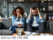 The couple failed due to job loss and problems with mortgage payments. The economic crisis. Стоковое AI-изображение, AI-художник Ярославский Максим / Фотобанк Лори